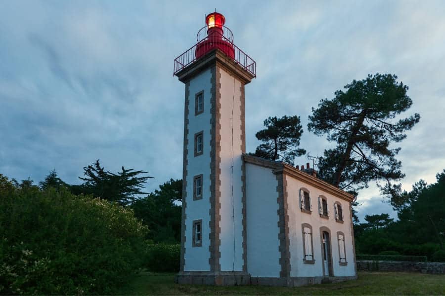 vue du phare à Sainte Marine